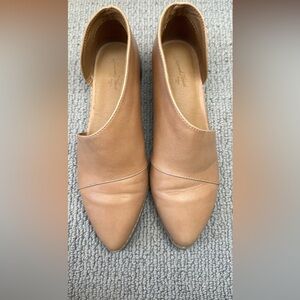 Universal Threads Tan Leather Flats
